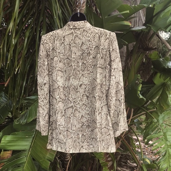 Regina Porter silk animal print cargo pocket jacket - Picture 5 of 8